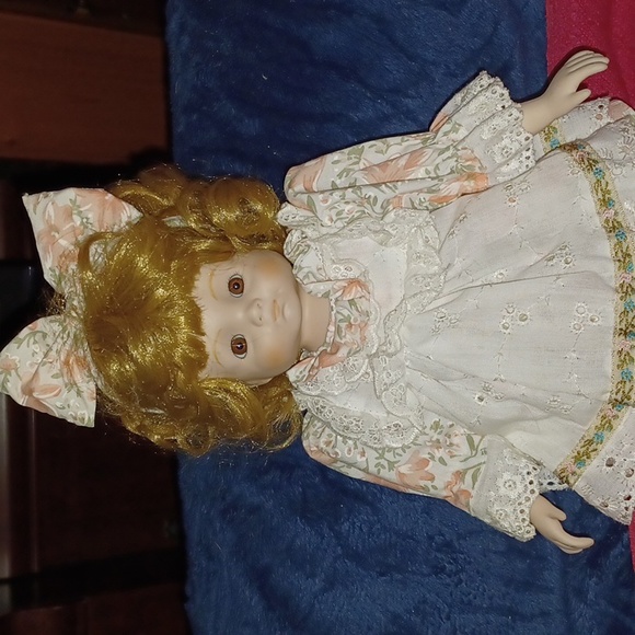 Medium Bradley Doll 'Trish' - Picture 7 of 9